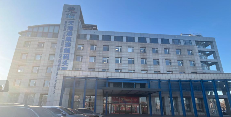 智慧赋能！天津港集装箱码头“小鱼”机器人上岗，解锁...