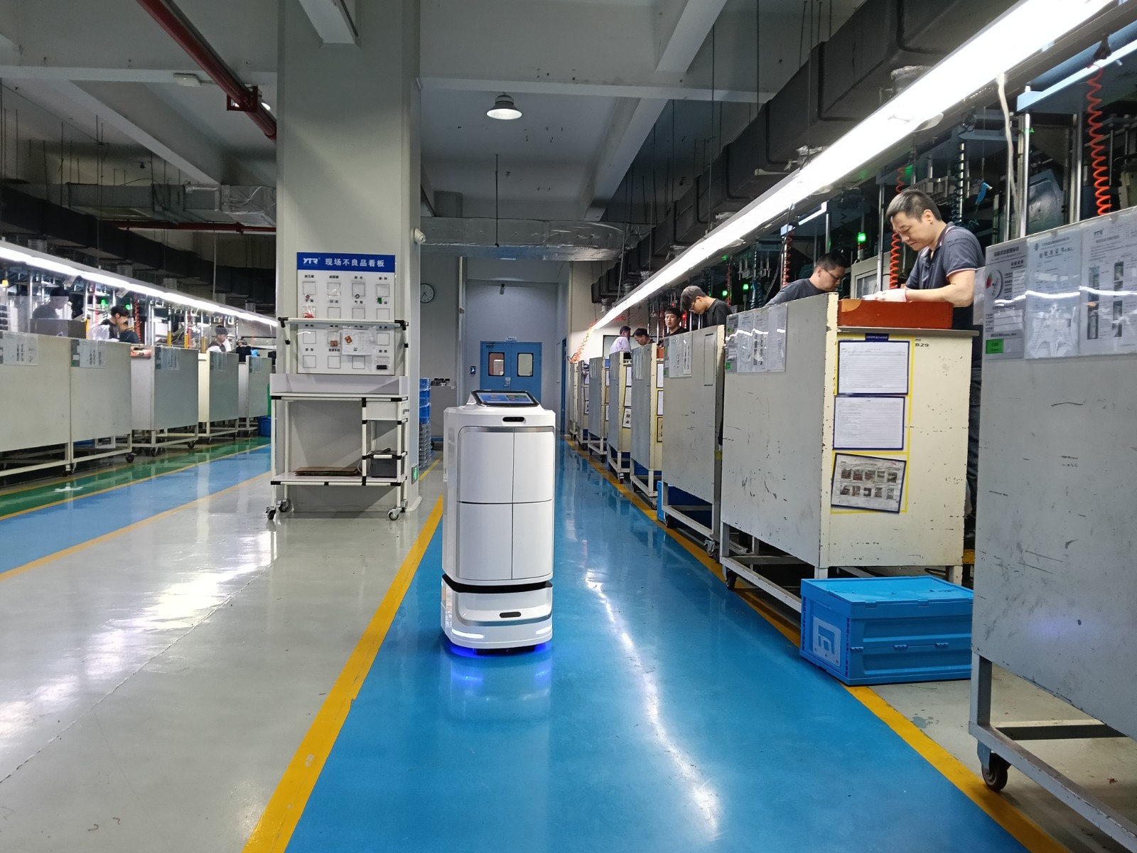 智慧物流新玩法：我们让酒店机器人，在车间...