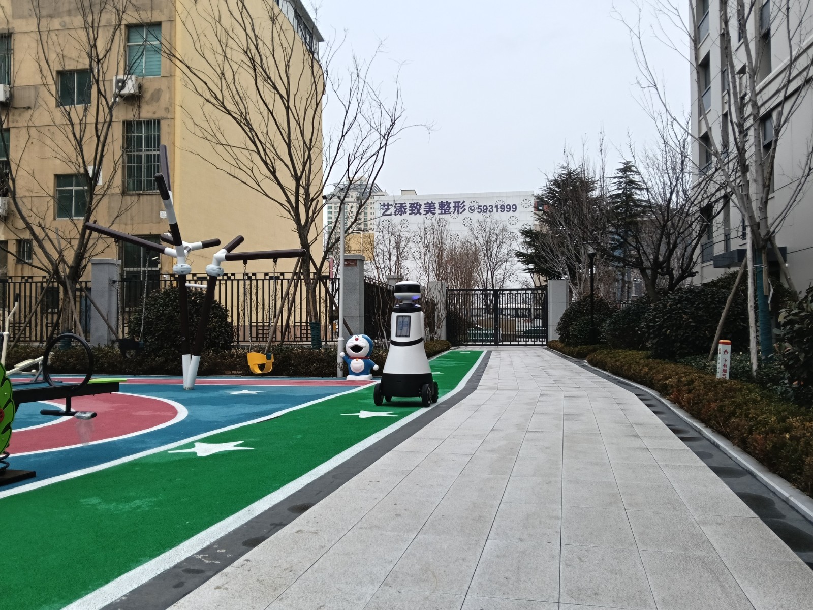 威海卓润书香华府迎来特殊“邻居”！这位24小时不休...