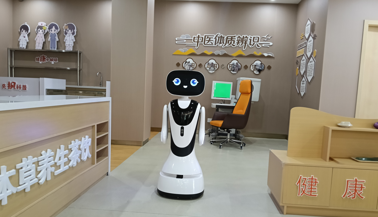 智慧赋能健康｜枫林健康管理中心“小鱼”上岗！AI迎宾服务暖心上线